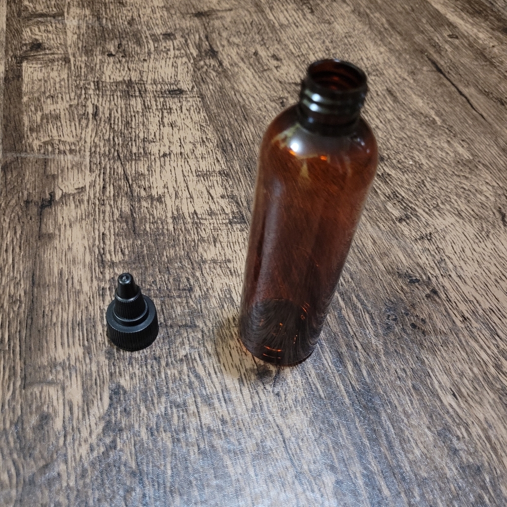 New Amber PET Plastic (BPA Free) Bottles w/ Black Twist Top Caps (4 oz./…